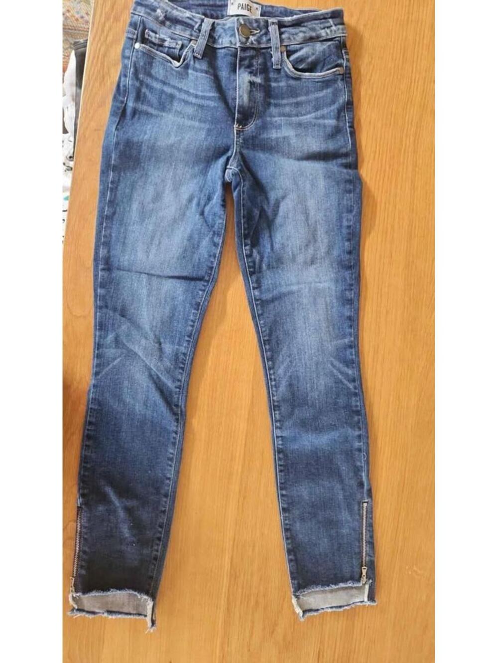 WOMENS JEANS 
GIRLS JEANS
PAIGE JEANS.    Size 25